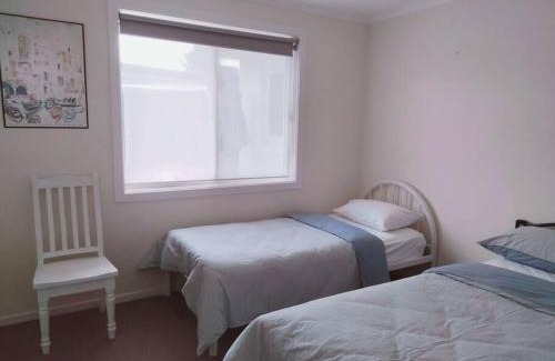 Lakes Entrance Casa | Comfortable three bedroom home close to the beach
