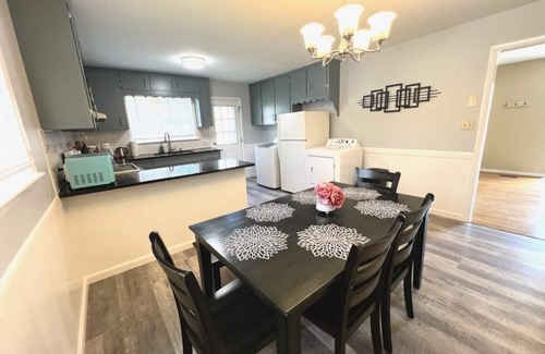 Cary Casa | ★Comfortable Townhome★King Bed ★ Long Term Stays ★