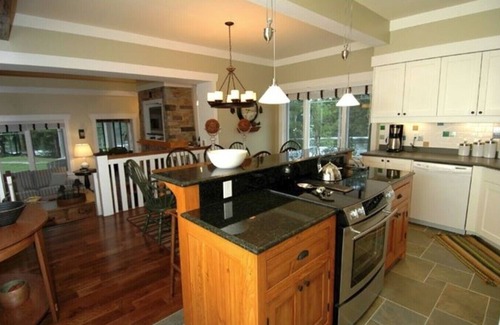 Baysville Casa | Comfortable Townhouse in beautiful Muskoka resort