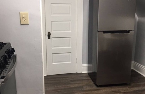 Springfield Apartamento | Comfortable two bedroom unit, perfect for traveling professionals.