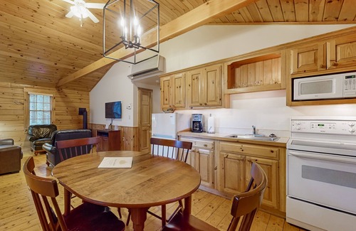Northport Cabina | Comfortable two bedroom cabin with firepit, kitchen, hiking trail within walking