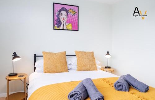 Northampton Casa | Comfortable Two-Bedroom House - Garden, Driveway, Perfect for Business & Leisure Stays By AV Hughes Properties
