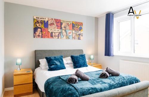 Northampton Casa | Comfortable Two-Bedroom House - Garden, Driveway, Perfect for Business & Leisure Stays By AV Hughes Properties