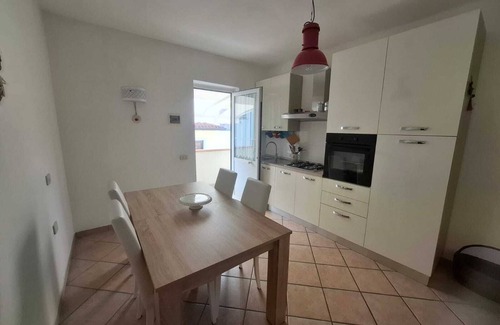 Ortonovo Apartamento | Comfortable two-room detached apartment a stone's throw from the sea in the green hills.