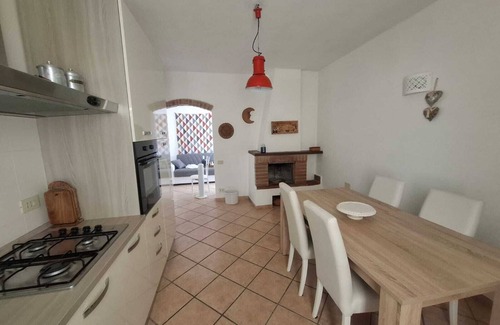 Ortonovo Apartamento | Comfortable two-room detached apartment a stone's throw from the sea in the green hills.