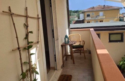 Ortonovo Apartamento | Comfortable two-room detached apartment a stone's throw from the sea in the green hills.