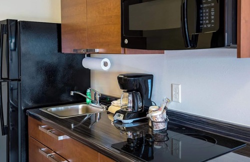 Fargo Hotel | Comfortable Unit w/ In-Room Kitchen Near Scheels Arena