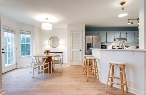 Thompson's Station Apartamento | Designer 3BR Home w/ Yard, Fire Pit, Near Shops
