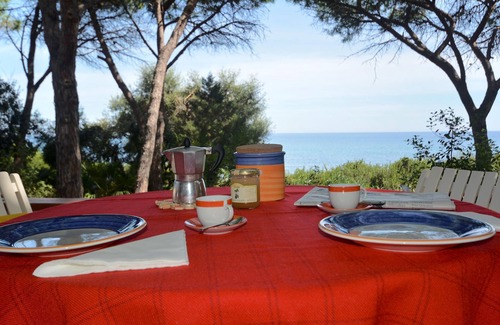 Sas Linnas Siccas Villa | Comfortable Vacation Home “67 Villa con Splendida Vista Mare” on the Sea with Sea View, Balcony, Garden & Terrace; Parking Available