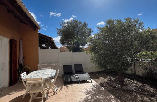 Saint-Pierre-la-Mer Casa | Confortable villa, jardín, parking en residencia tranquila a 800m de la playa.