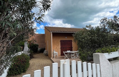 Saint-Pierre-la-Mer Casa | Confortable villa, jardín, parking en residencia tranquila a 800m de la playa.