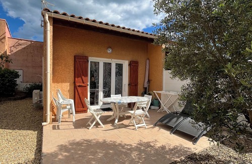 Saint-Pierre-la-Mer Casa | Confortable villa, jardín, parking en residencia tranquila a 800m de la playa.
