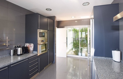Atlanterra Chalet De Esquí | Confortable villa en la Cala de los Alemanes, de estilo mediterránea.