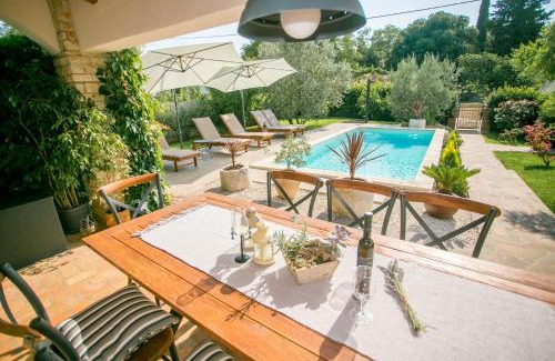 Tar-Vabriga Villa | Comfortable Villa Marinela with Pool and Garden