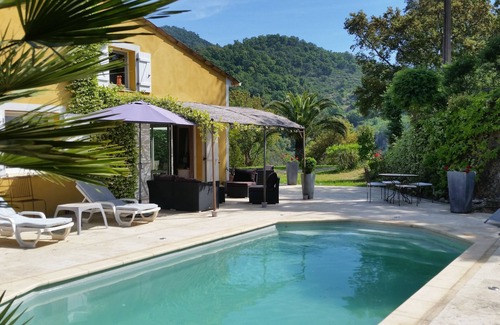 Tanneron Villa | Confortable villa con piscina privada y jardín, a 15 minutos del mar.