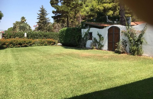 Laura Casa | Villa confortable con piscina comunitaria rodeada de vegetación cerca del mar