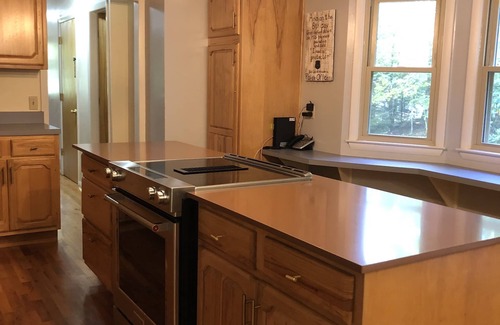 Banner Elk Casa | Comfortable Winter Retreat with Fireplace ~ Pet-Friendly ~ Arcade Games