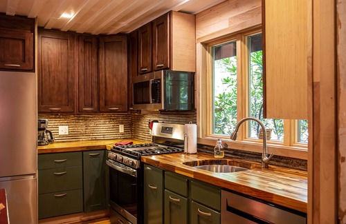 Mentone Cabina | Comfortably Chic Loft-Style, Pet Friendly, Mentone's Favorite Couple's Retreat