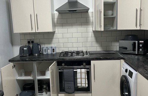 Bolton Casa | Comfortably furnished 2 bedroom home in Bolton