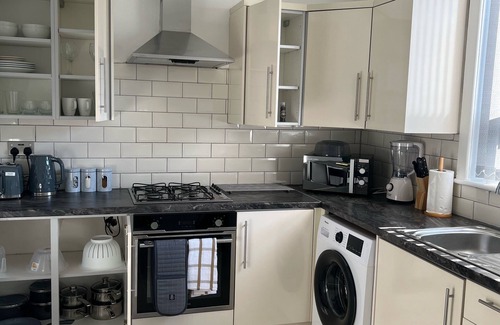 Bolton Casa | Comfortably furnished 2 bedroom home in Bolton