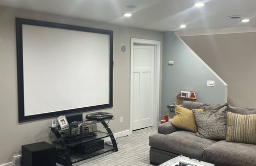 Suamico Casa | Comfortably sleeps 8-12 people well cared for home.