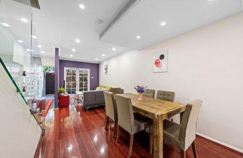 Pyrmont Casa | Comforting 2BR House & FishMarket & Casino-3 mins walk