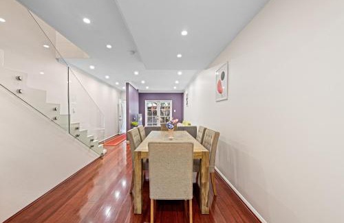 Pyrmont Casa | Comforting 2BR House & FishMarket & Casino-3 mins walk
