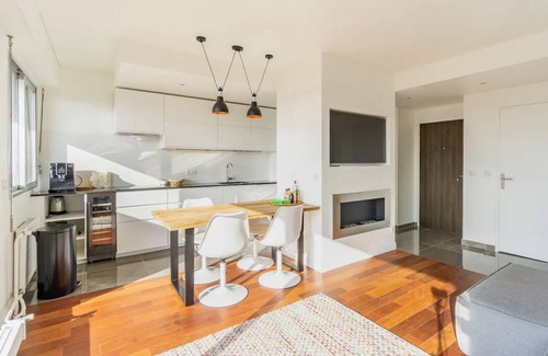 Puteaux Condominio | Comfortion Le Papillon - view of Paris and pool