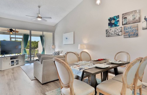 Whitney Beach Villa | Villa moderna de 2 dormitorios / 2 baños en comunidad cerrada segura próximamente