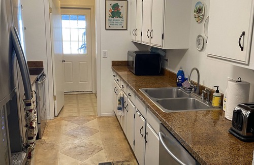 Universal City Casa | Comforts of Home - Central to Everything
