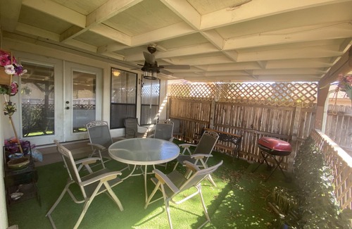 Universal City Casa | Comforts of Home - Central to Everything