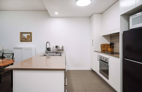 Phillip Apartamento | Comfy 1-Bed with Spacious Courtyard & Parking