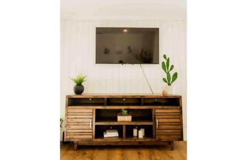 Carmichael Casa | Comfy 1 Bedroom House in Quiet Neighbrhd