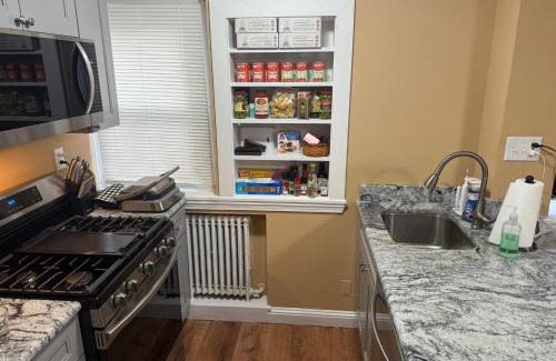 Bryn Mawr Apartamento | Comfy 1 Br Hide Away Apt W Garage Parking