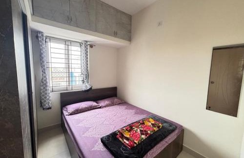 Krishnarajapura Apartamento | Comfy 1BHK near Kadugodi Metro