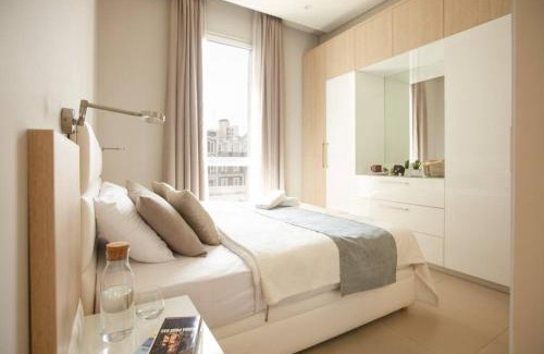 Gemmayzeh Apartamento | Comfy - 1BR Apt W Pool & Gym in Gemmayze