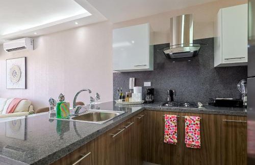 Evaristo Morales Apartamento | Comfy 1BR Centric Apt King Bed