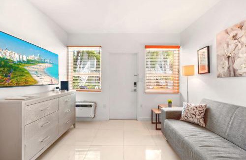 West Avenue Apartamento | Comfy 1BR in Miami Beach's Heart w BBQ zone