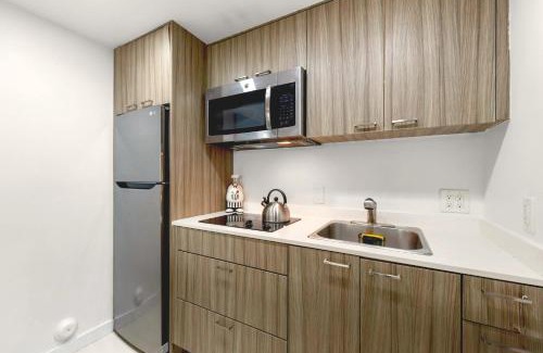West Avenue Apartamento | Comfy 1BR in Miami Beach's Heart w BBQ zone
