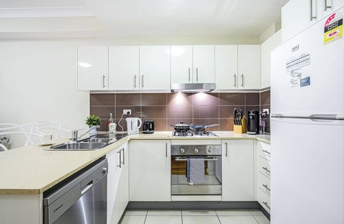 Alexandria Apartamento | Comfy 2-bedroom 2-balcony apartment / Close to CBD / Train and Metro easy reach