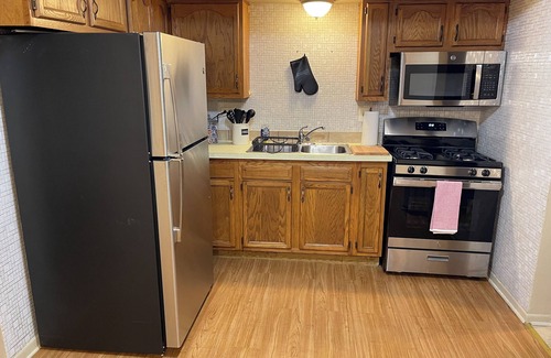 Chicago Ridge Apartamento | Comfy 2 bedroom condo with 75” smart TV