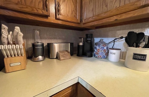 Chicago Ridge Apartamento | Comfy 2 bedroom condo with 75” smart TV