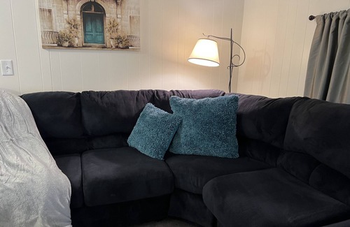 Clifton Park Apartamento | Comfy 2 Bedroom in Convenient Clifton Park Location