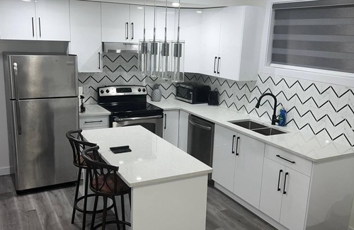 Northeast Edmonton Casa | Comfy 2 bedroom stay tucked away in a sleepy neighborhood few mins to the Henday