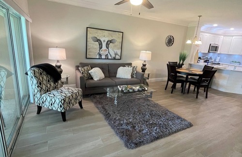 Lake Worth Casa | Comfy 2-bedroom townhome in Lake Worth with AC, EV charger, Fitness room & WiFi