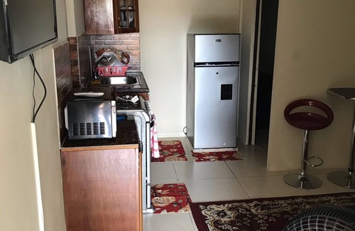 Portmore Apartamento | Comfy 2 Bedroom with Pool, Cabana & Pergola.