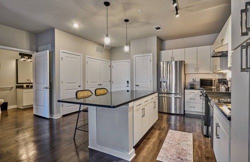 Clayton Apartamento | Comfy 2BD Abode Mins from DT Clayton | Pool | Gym