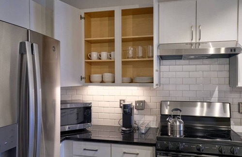 Clayton Apartamento | Comfy 2BD Abode Mins from DT Clayton | Pool | Gym
