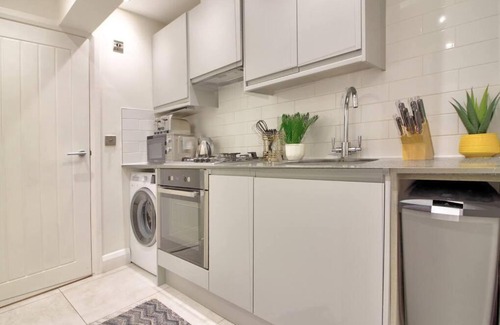 Reading Apartamento | Comfy 2BR/2BTH APT in Central Reading w/ Parking