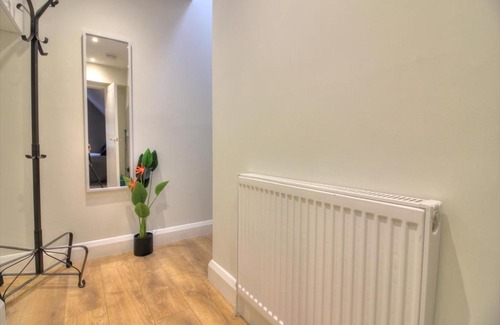 Reading Apartamento | Comfy 2BR/2BTH APT in Central Reading w/ Parking